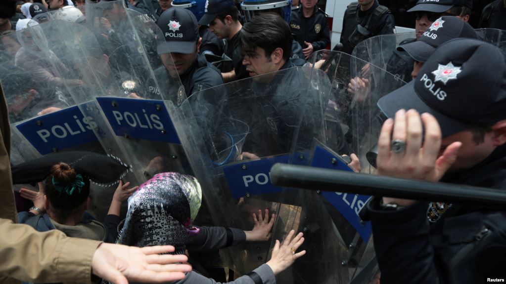 بعد اقالة ثلاثة مسؤولين.. الشرطة التركية تعتقل 418 شخصاً "لهم صلات بـPKK"
