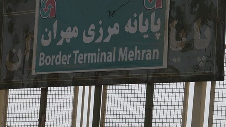 ايران تفك قيد حدودها مع العراق وتبدأ بنقل البضائع