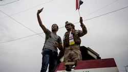 قطوعات بشوارع في بغداد والمتظاهرون يسمحون للقوات الأمنية بالاقتراب