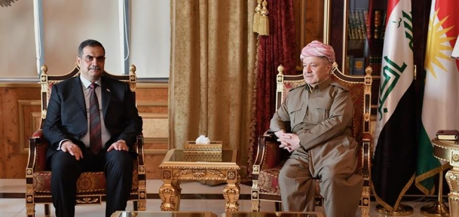 مسعود بارزاني يبحث مع وزير الدفاع العراقي ملفين