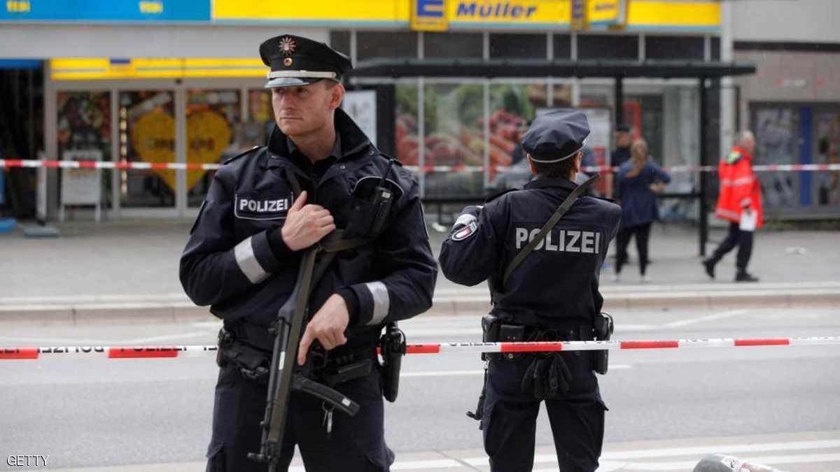 8 people killed in an armed attack on two cafes in Germany