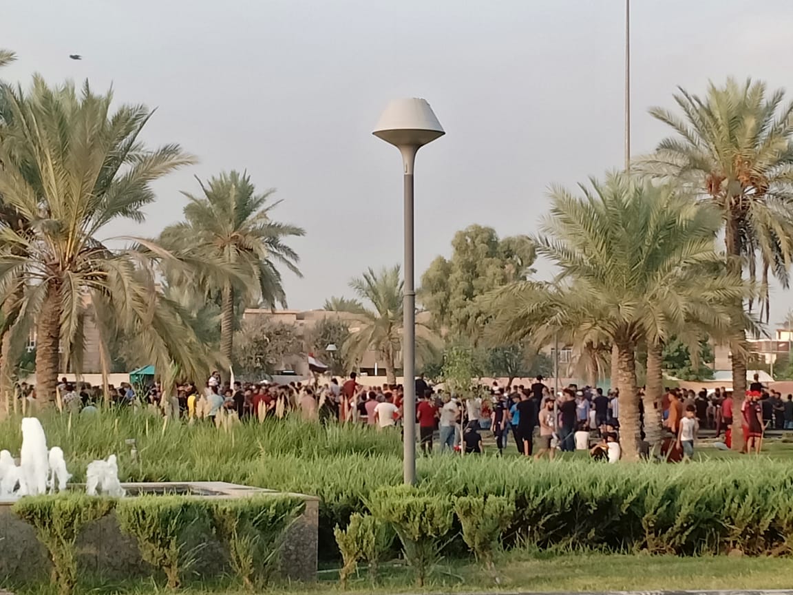 محتجون يغلقون الطريق المؤدي لمطار بغداد الدولي