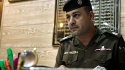 الرائد عزيز.. شرطي بغداد الذي غيّر وجه المهنة
