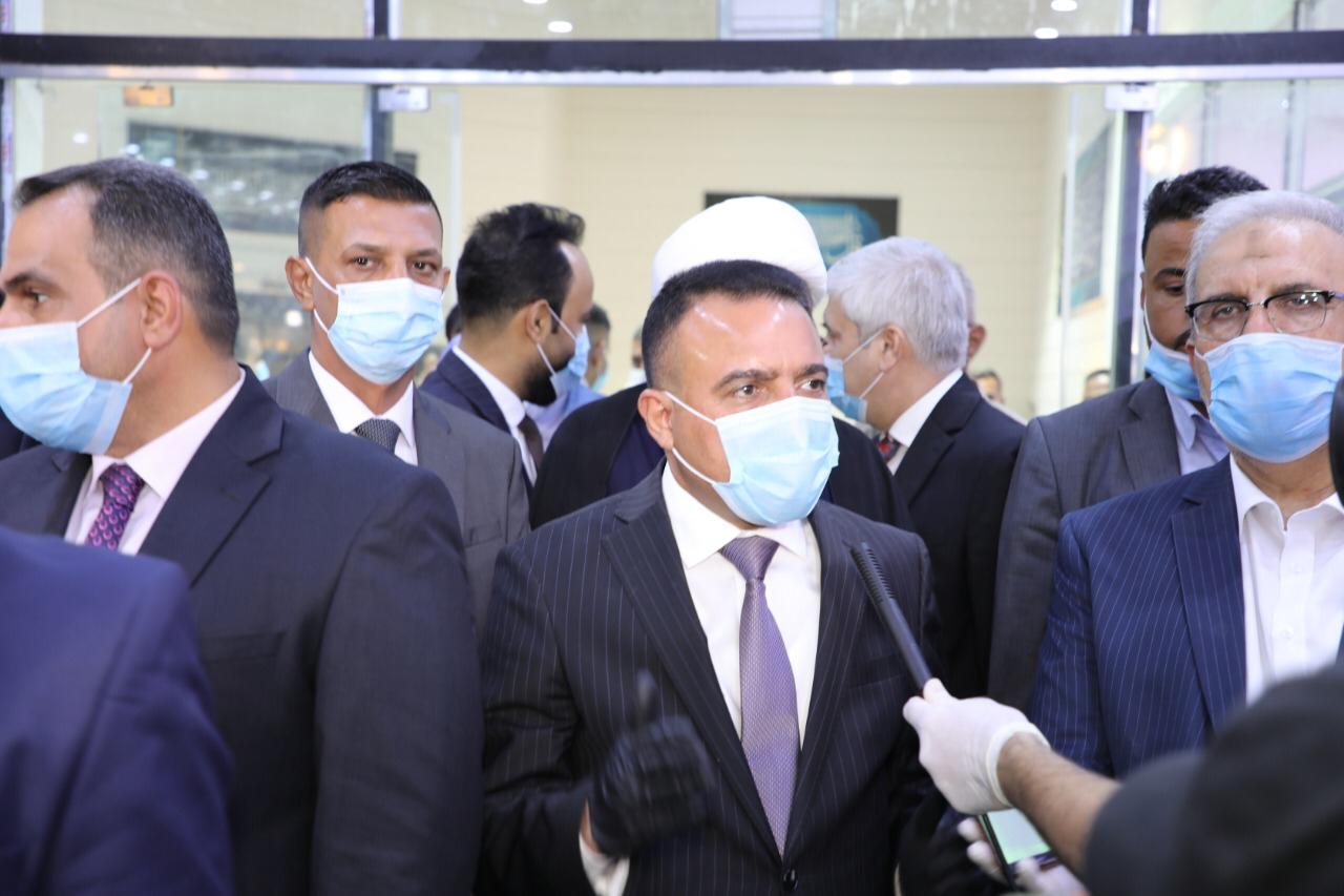 ماذا اكتشف وزير الصحة العراقي بعد جولة مع الباعة المتجولين؟