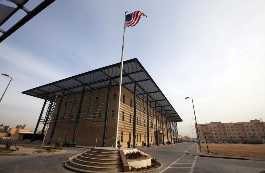الخارجية الامريكية توجه بمغادرة فئة من موظفي السفارة الامريكية في بغداد