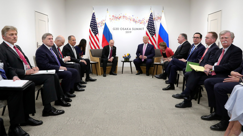 بلقاء استمر ساعة ونصف.. اجتماع ترامب- بوتين يبحث جملة ملفات وايران تتصدر