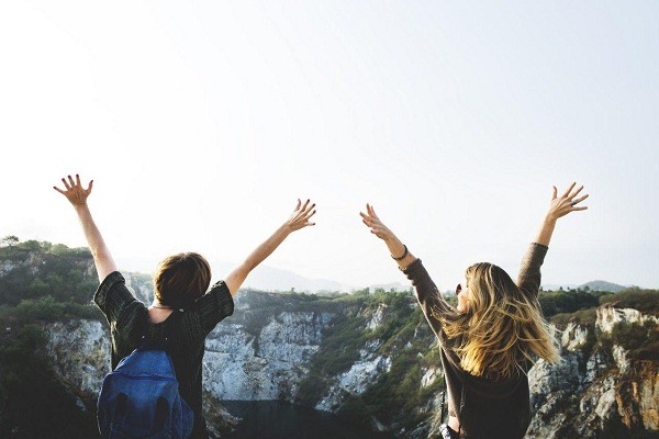 بعيداً عن كورونا.. تعرّف على الدول الأكثر سعادة