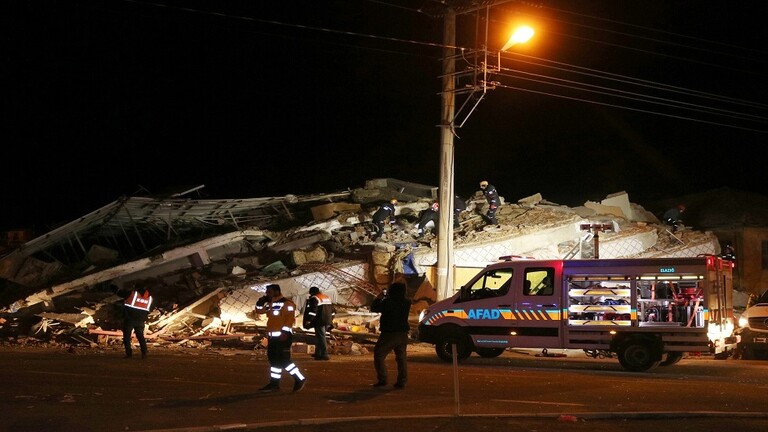 ارتفاع حصيلة ضحايا زلزال تركيا المدمر ل20 قتيلا و1015 جريحا