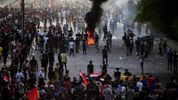 عدد قتلى احتجاجات العراق يقفز والاضطرابات تمتد لمدينة الصدر