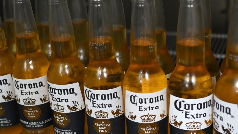 بسبب الفيروس.. معمل بيرة كورونا المكسيكية يتوقف عن العمل