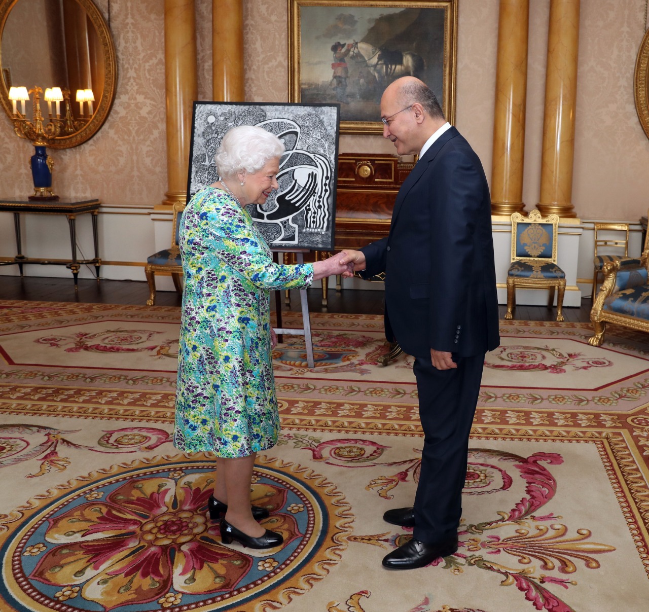 أول رئيس عراقي يلتقي ملكة بريطانيا