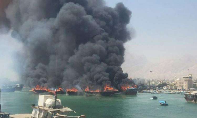انلاع حريق بميناء بوشهر الإيراني واشتعال النيران بعدّة سفن