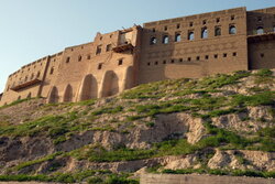 شبان يحبطون محاولة انتحار لفتاة حاولت القاء نفسها من على قلعة اربيل