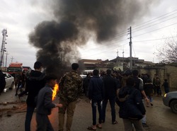 صور .. متظاهرون يقطعون طريقا مؤديا للسليمانية احتجاجا على انعدام الكهرباء