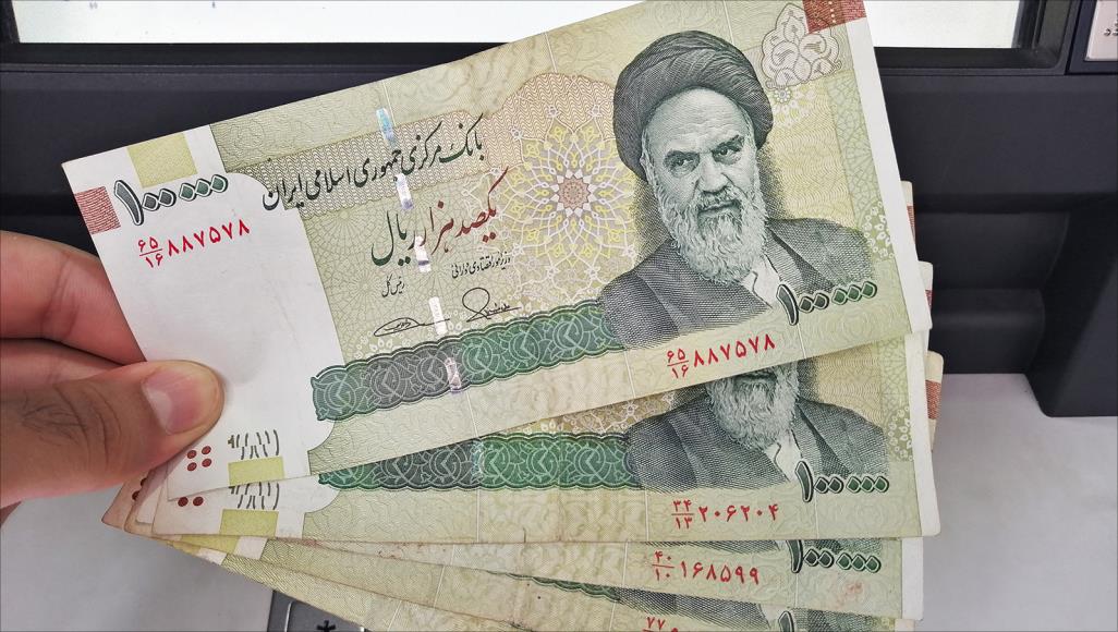 البرلمان الايراني يصوّت على تغيير عملة البلاد