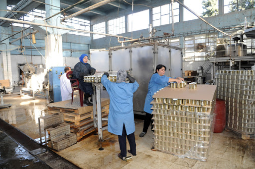 معمل في اقليم كوردستان يضاعف انتاج معجون الطماطم لـ6000 علبة معدنية بالساعة