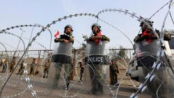 The Green Zone closed coinciding with the arrival of thousands of demonstrators, rejecting Allawi’s government