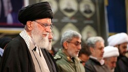 "تويتر" يحجب حسابات للمرشد الإيراني علي خامنئي