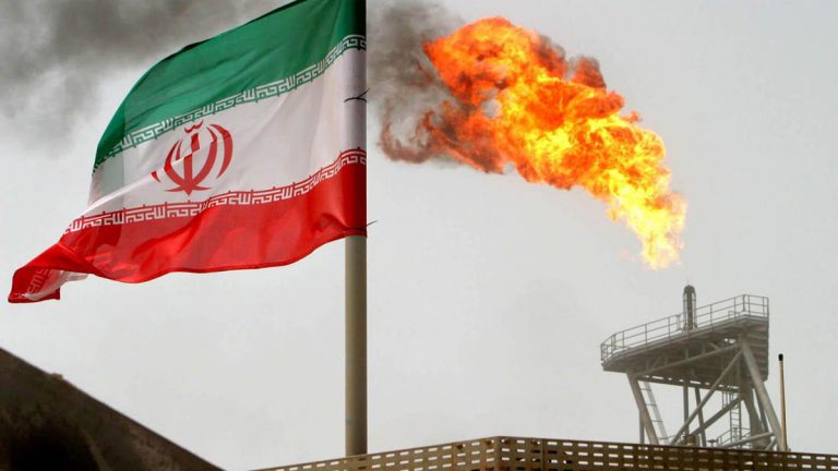 ايران تعلن تبني استراتيجية جديدة لزيادة توريد الكهرباء للعراق