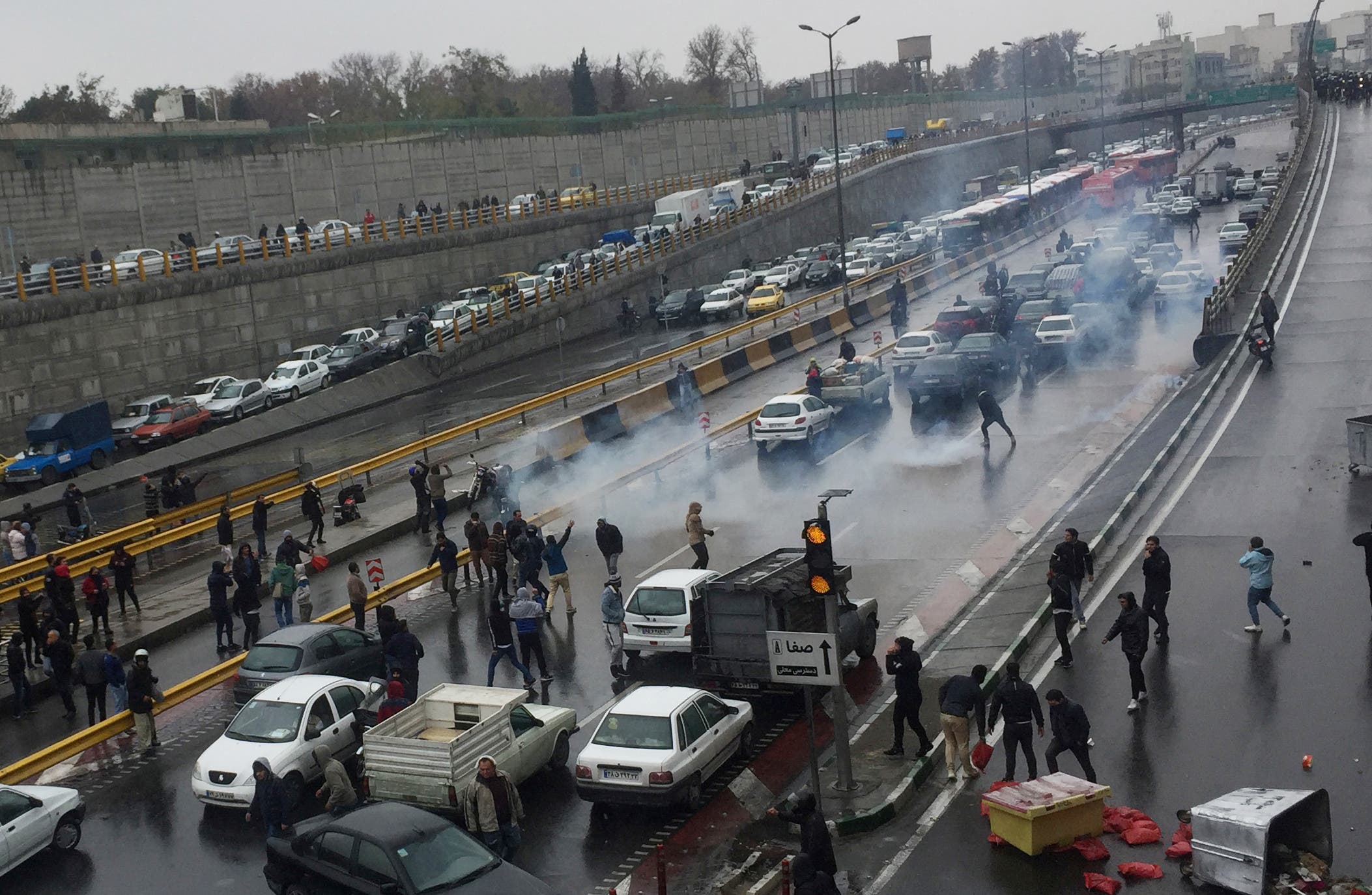 مظاهرات ايران تعود وسط انتشار أمني وحملة اعتقالات