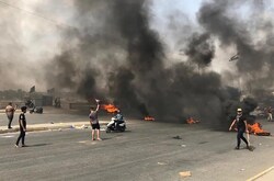 الأمن يغلق وسط بغداد بحواجز ويفتح النار صوب المتظاهرين في مناطق مستعينا بطائرات