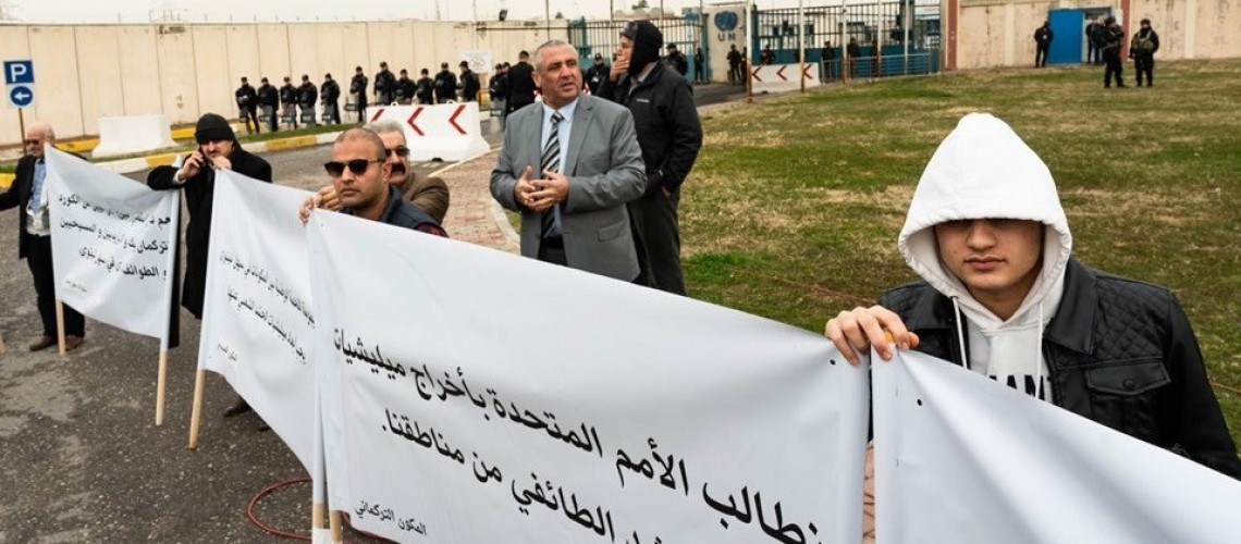 Nineveh Plain people block a road with Kurdistan Region and demand the exit of PMF