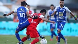 لاعب عراقي ينقذ فريقه الايراني من خسارة بالوقت القاتل