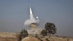 انفجارات قرب مطار دمشق وإسرائيل تعترض صواريخ بالجولان