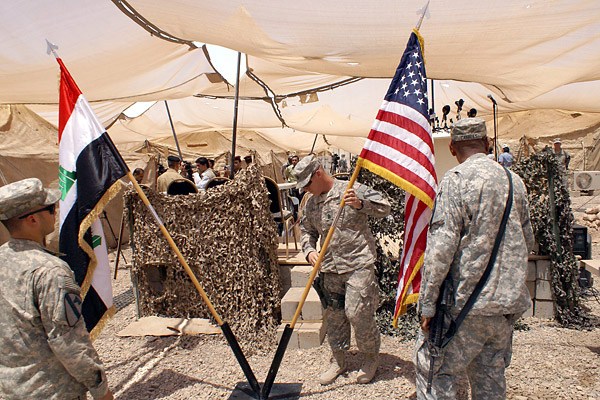 القوات الامريكية تقلص تواجدها في احدى القواعد العسكرية في العراق