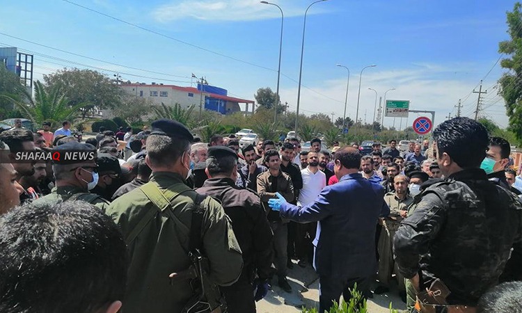 بعد السليمانية .. اصحاب محال في منطقة بإقليم كوردستان يتظاهرون (صور)