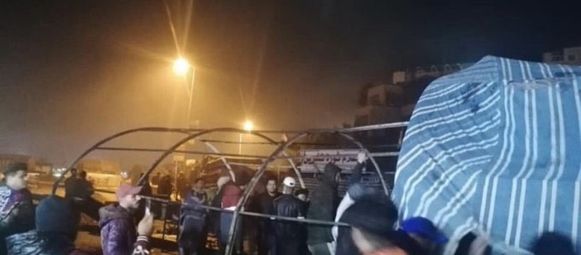 قتيل وجرحى باقتحام ساحة الاعتصام بالناصرية والشرطة تطارد عجلات للمهاجمين