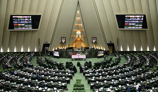 البرلمان الايراني يصادق على تجنيس ابناء الايرانيات المتزوجات من اجانب