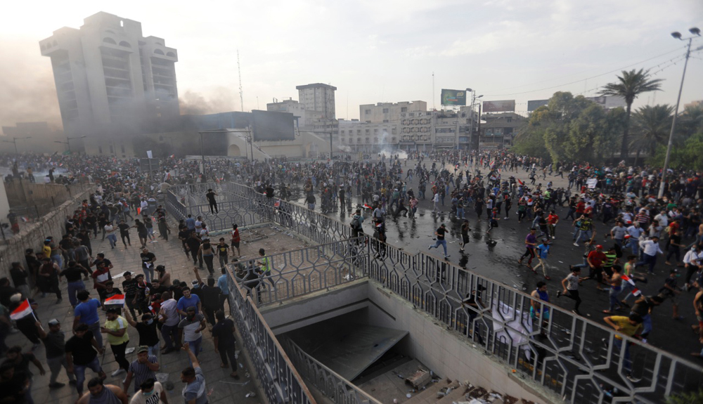 "تهدئة للأوضاع".. مكتب عبد المهدي يحدد طريقة للتواصل مع المتظاهرين
