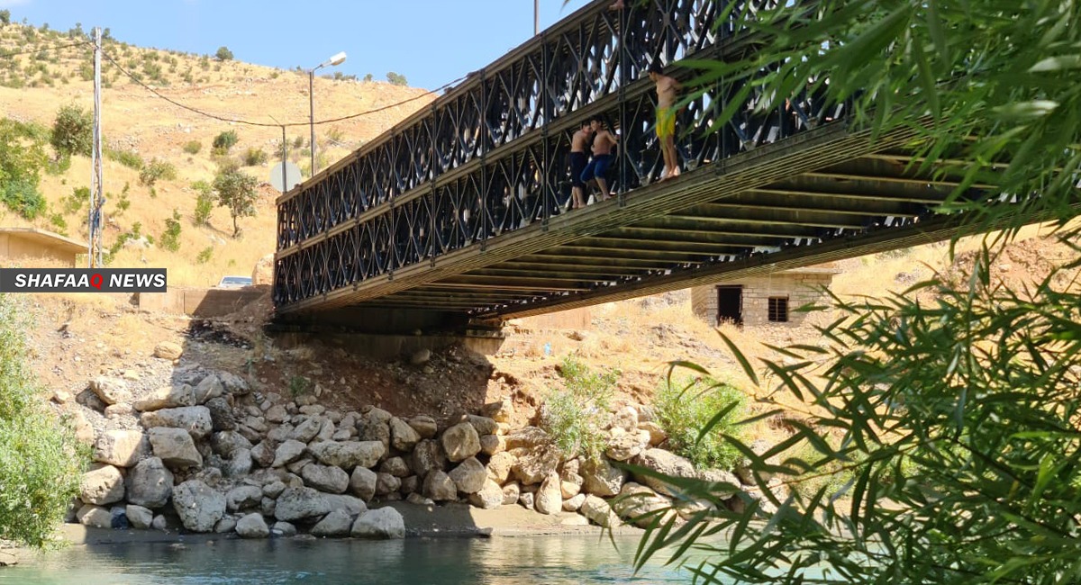 Duhok citizens face Turkish bombardment by swimming