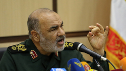 قائد الحرس الثوري الإيراني يهدد بـ"إبادة" أربع دول