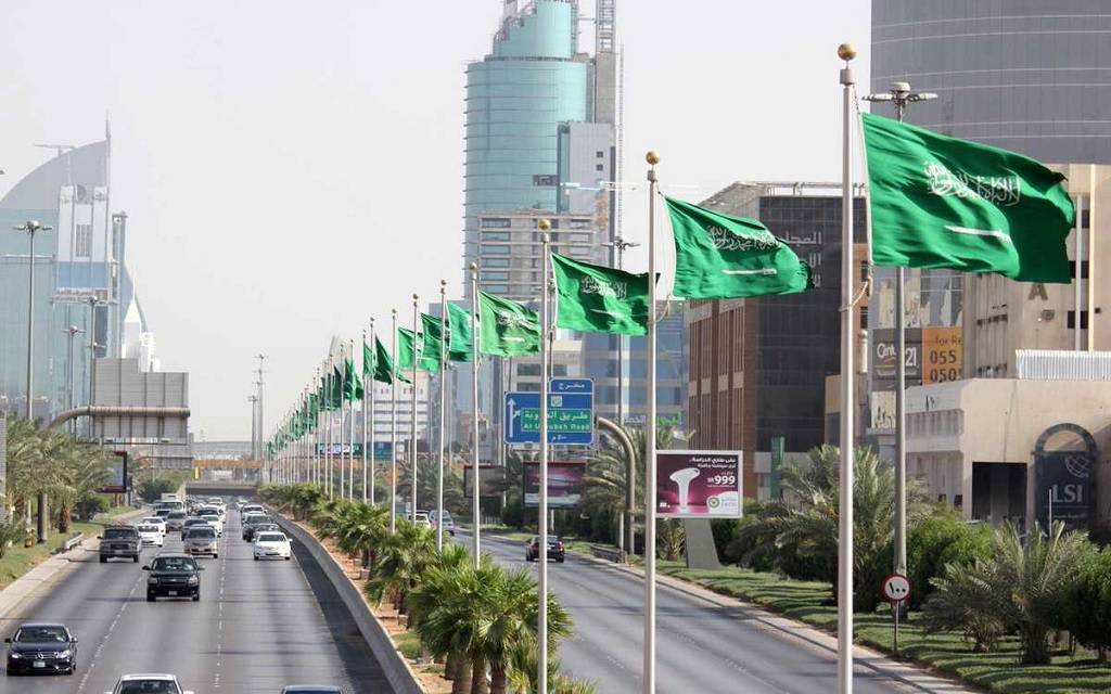 السعودية ترفع قيود السفر بعد انخفاض إصابات كورونا