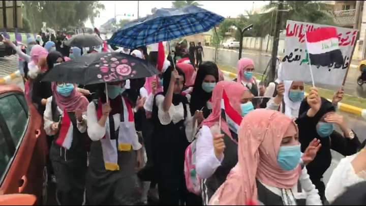 لليوم الثاني على التوالي .. مدن عراقية تشهد مسيرات طلابية واضرابات داعمة للإحتجاجات