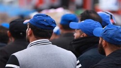 "القبعات الزرق" يطيحون بمنصة اعتصام كربلاء ويطلقون الرصاص الحي على المحتجين