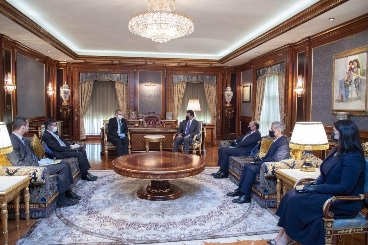 بارزاني والسفير الامريكي يبحثان اجتياز ثلاثة أزمات في العراق وكوردستان