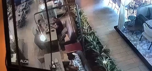 نشر الفيديو الكامل للحظة الهجوم على الدبلوماسي التركي بمطعم في اربيل