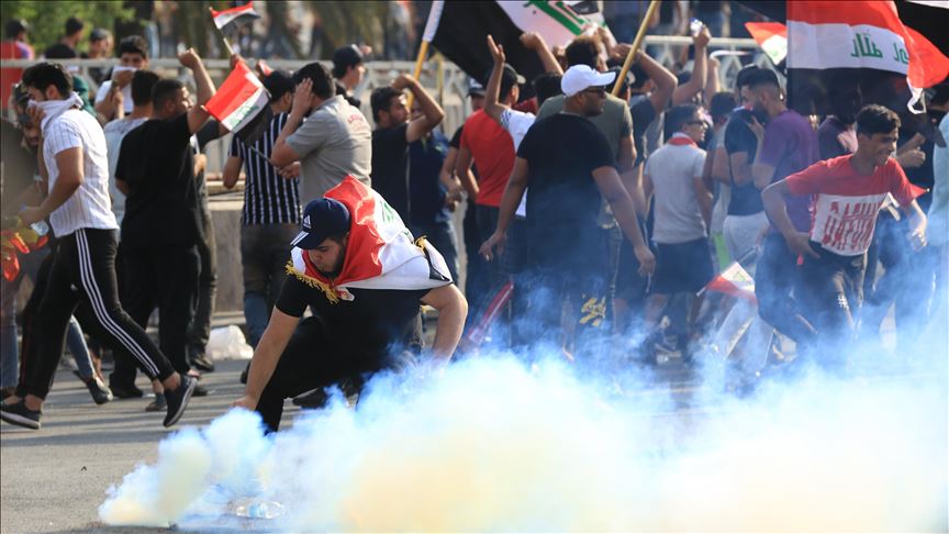 اصابات باطلاق الرصاص وقنابل الغاز على محتجين ببغداد