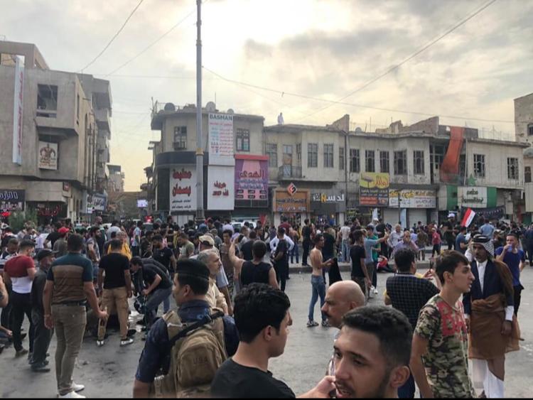 TV: Dozens of demonstrators in the center of Baghdad and security fire them with live bullets