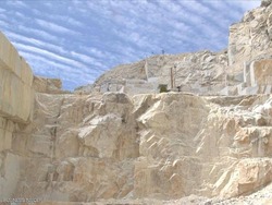من إيطاليا إلى العالم.. جبل حجري بمليار دولار