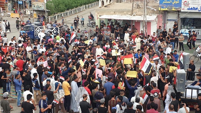 اصابة قائد امني كبير برشق حجارة متظاهرين جنوبي العراق