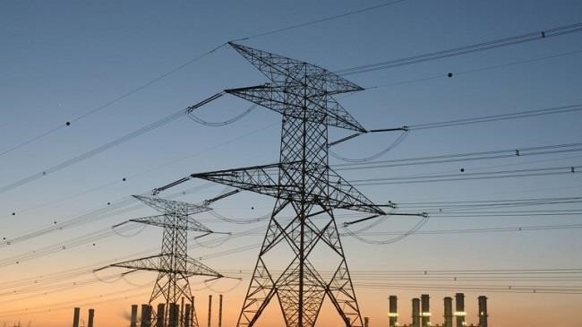 وزارة الكهرباء تزف خبرا سارا بشأن رواتب العقود والاجور