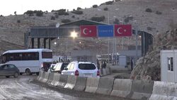 تركيا تبدأ بترحيل لاجئين مخالفين