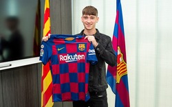برشلونة يتعاقد مع مهاجم انكليزي شاب
