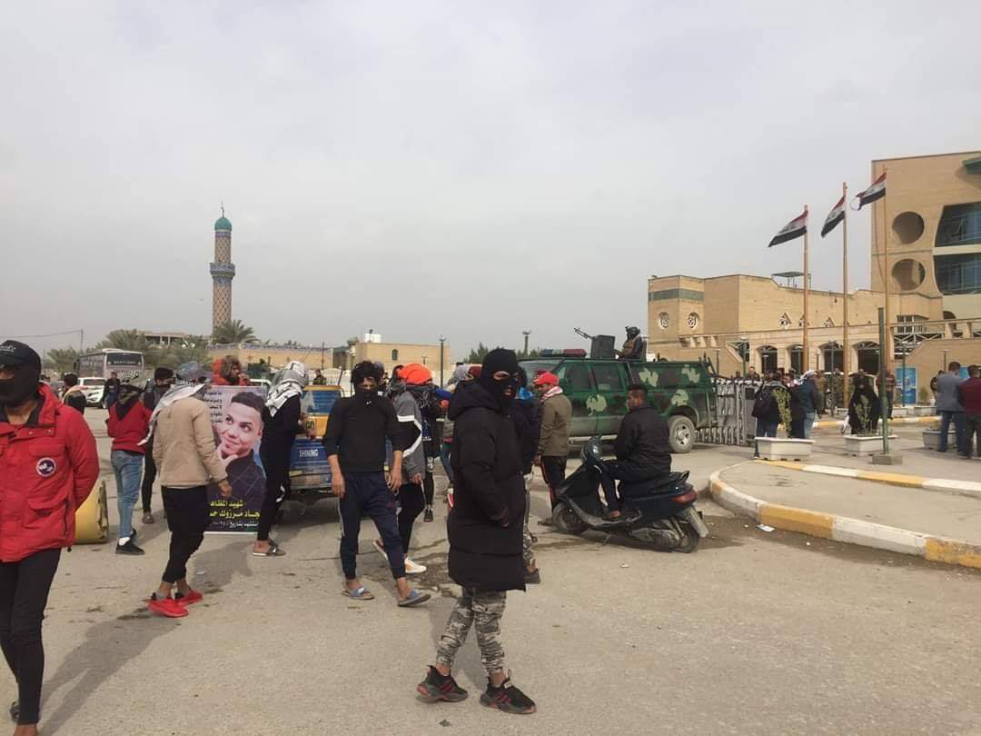 Protesters block roads in a governorate with the close formation of the Iraqi government