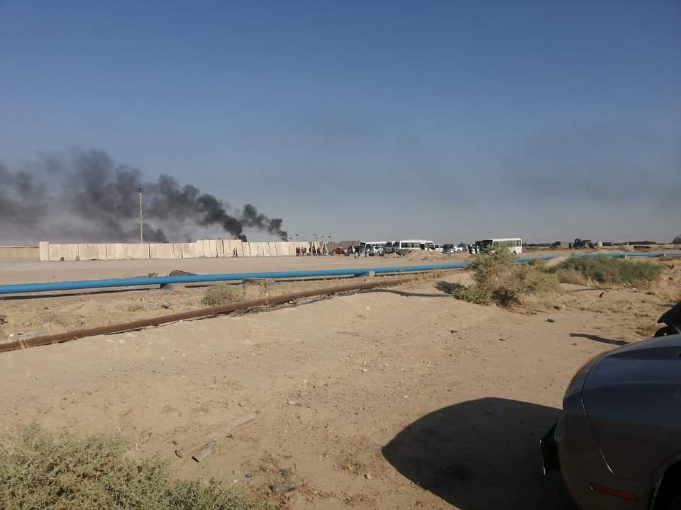 محتجون يقطعون طريقا الى حقل نفطي جنوبي العراق