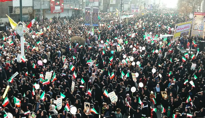 مسيرات حاشدة في ايران بذكرى الثورة